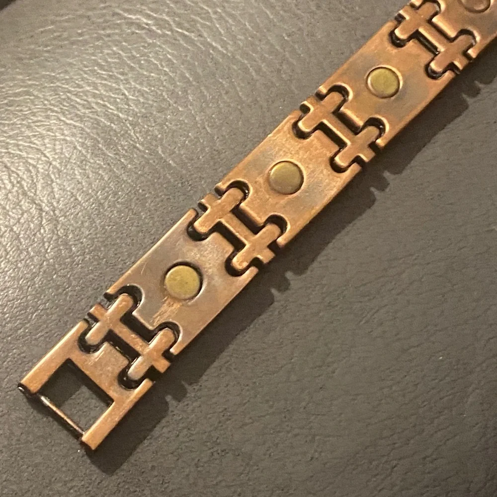 Elegant Copper Tone Metal Magnetic Hourglass-Shaped Link Design Bracelet